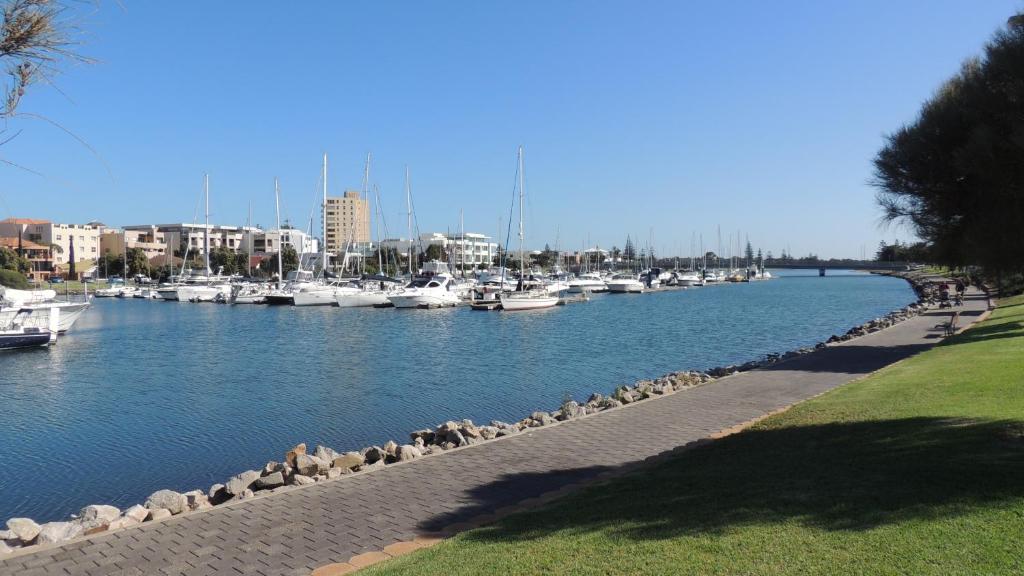 Glenelg - Marina Retreat - LOCATION LOCATION