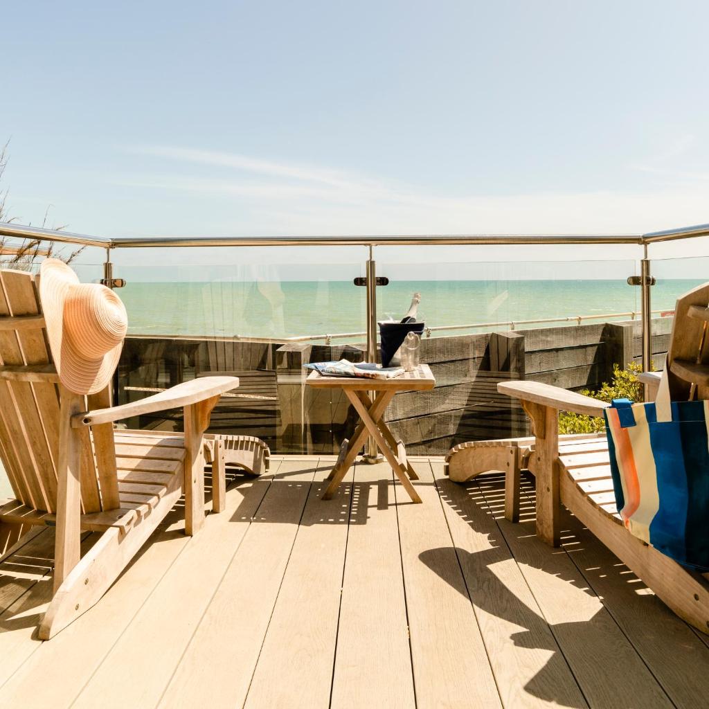 Beach Hut Suites (Bognor Regis) 