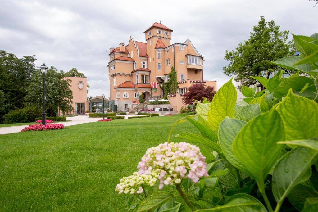 Hotel Schloss Mönchstein